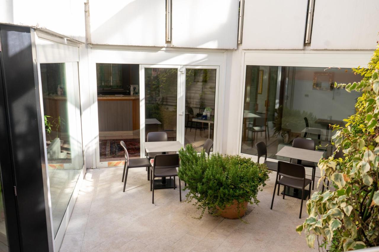 Hotel Garni Villa Fontana เตรนโต ภายนอก รูปภาพ