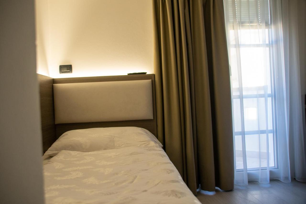 Hotel Garni Villa Fontana เตรนโต ภายนอก รูปภาพ