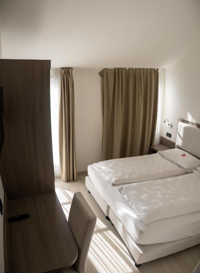 Hotel Garni Villa Fontana เตรนโต ภายนอก รูปภาพ