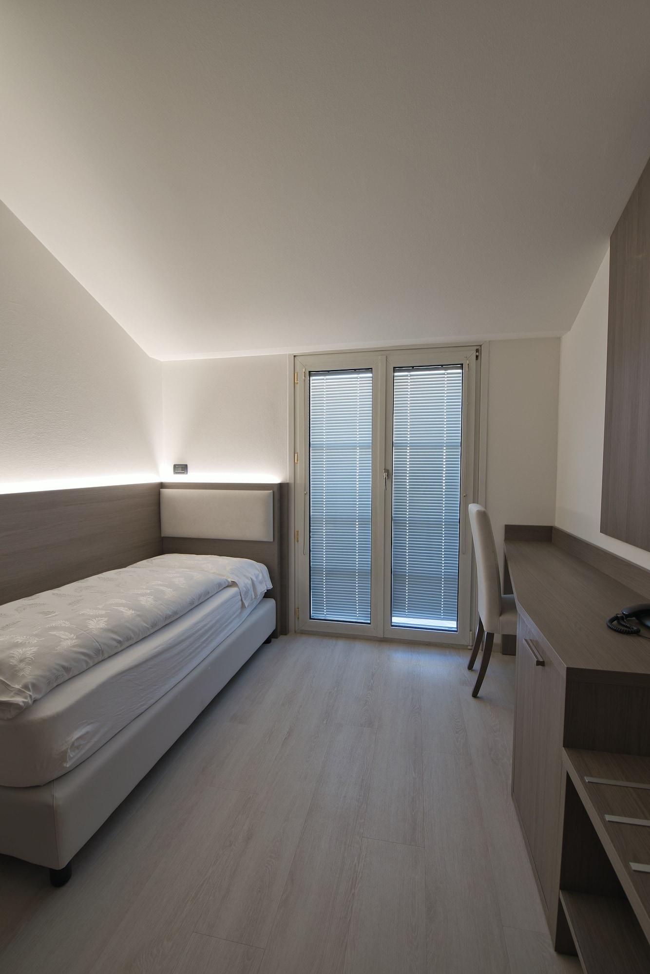 Hotel Garni Villa Fontana เตรนโต ภายนอก รูปภาพ