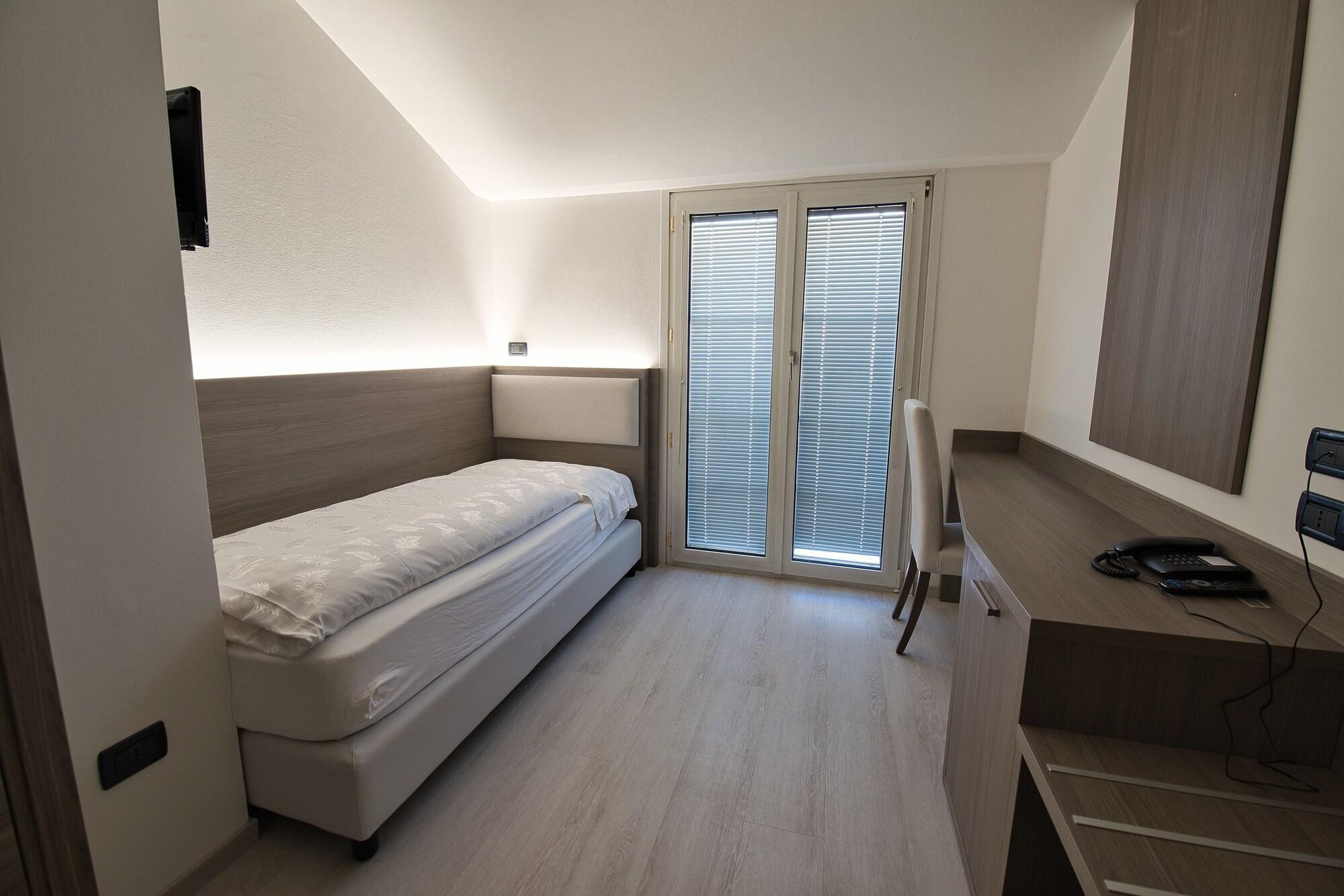 Hotel Garni Villa Fontana เตรนโต ภายนอก รูปภาพ