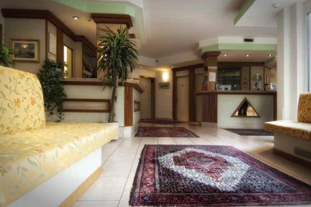 Hotel Garni Villa Fontana เตรนโต ภายนอก รูปภาพ