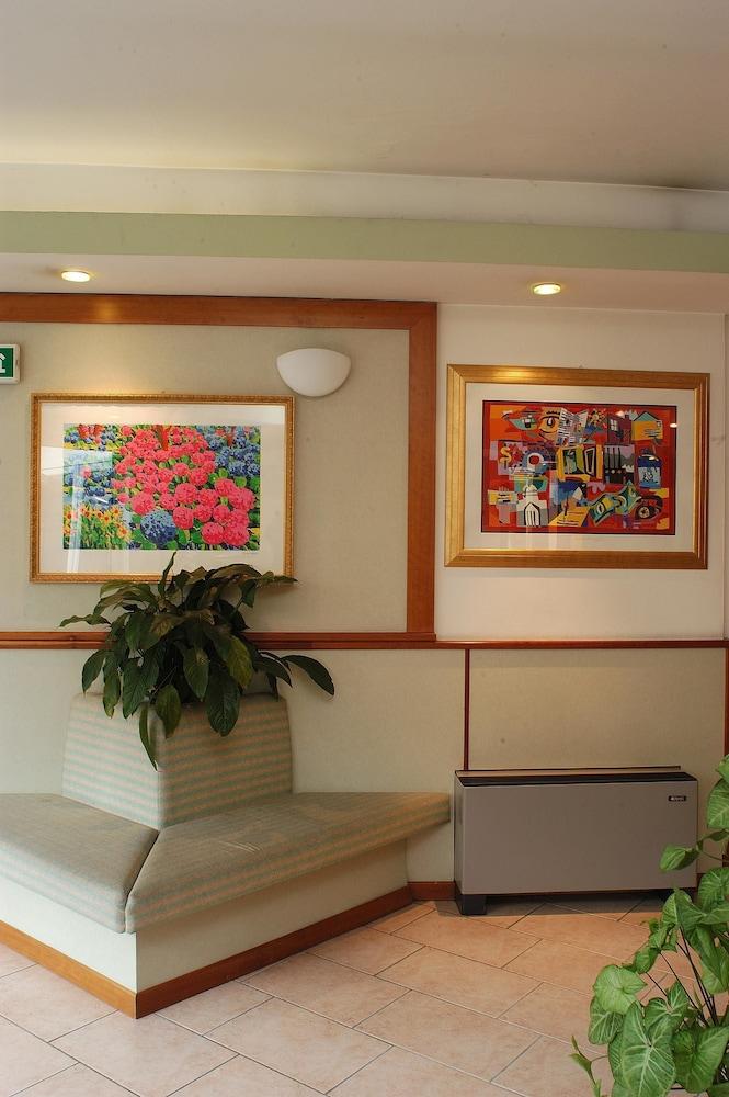 Hotel Garni Villa Fontana เตรนโต ภายนอก รูปภาพ